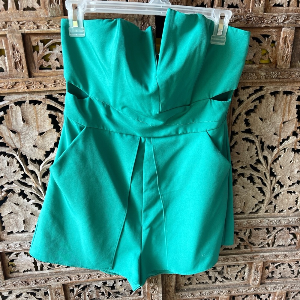 Luxxel Vibrant Emerald Strapless Outfit